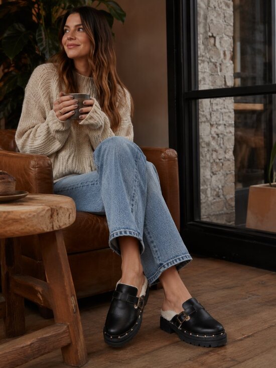 American Eagle Outfitters Shoes - American Eagle AE Cozy Lug Clog Black Studded Platform Buckle Mule Size 8